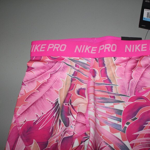 Pink Nike Pro Athletic Capris Size Medium New - Picture 2 of 5